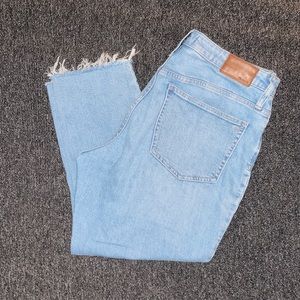 madewell curvy perfect vintage jean, size 28P. Reposhing because they’re too big